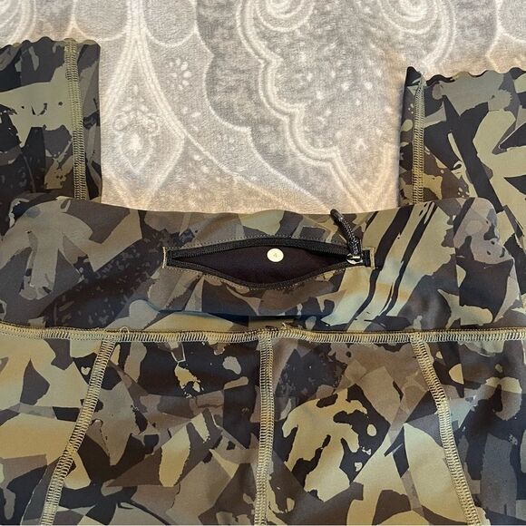 Lululemon Tight Stuff Tight
Pop Cut Fatigue Green Black - Picture 8 of 8